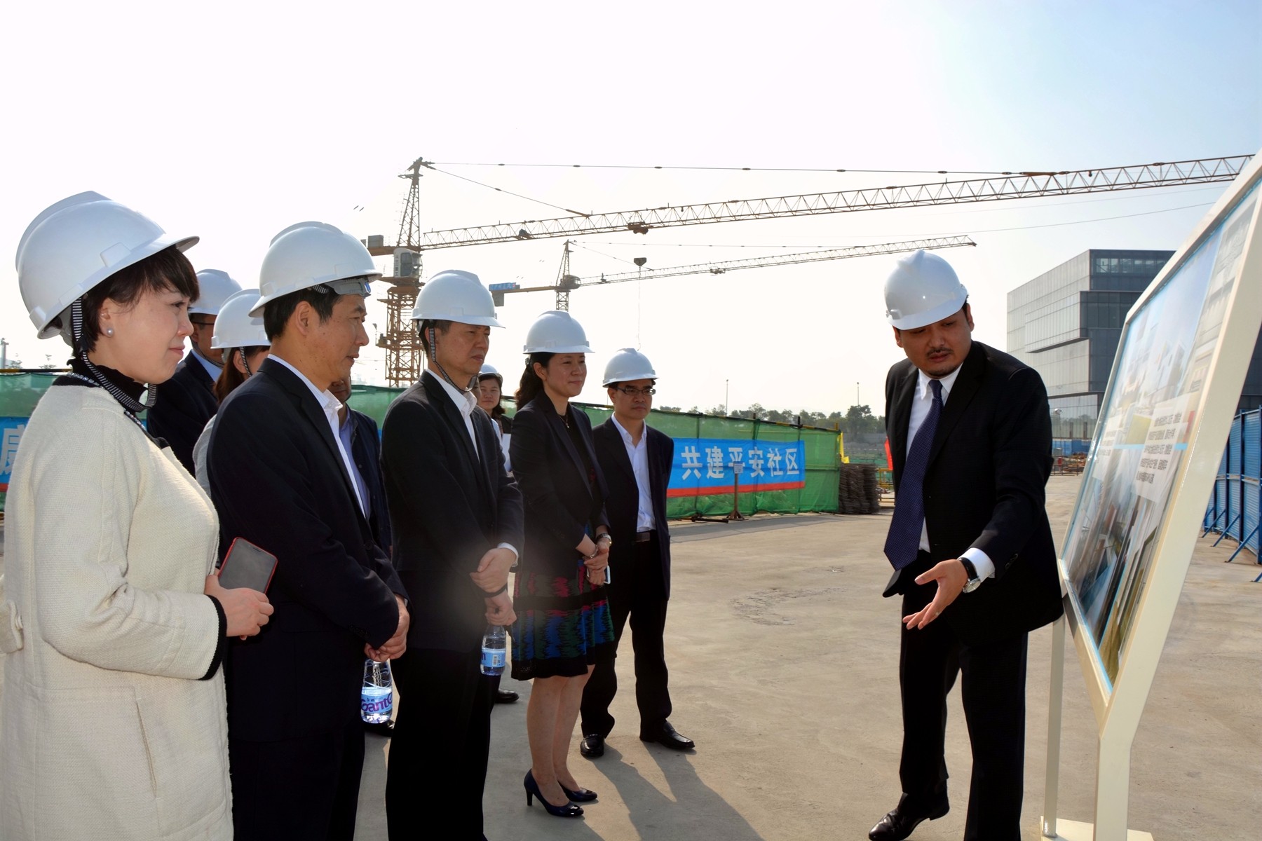 2016年11月5日，四川省委统战部常务副部长聂文强率队赴产业园实地考察。