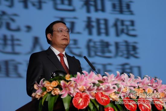 国家卫生部副部长王国强考察粤澳合作中医药产业园要求打造“三大平台” 助中医药走向世界