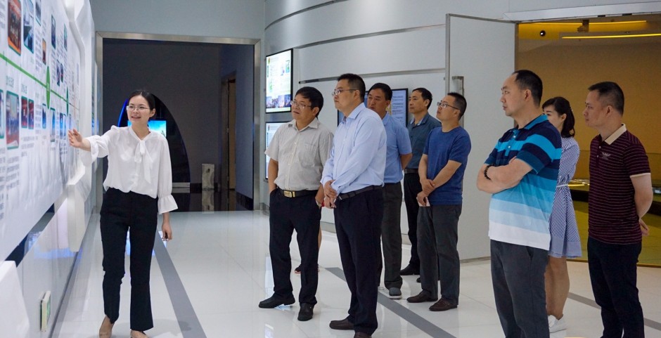 No dia 4 de Maio de 2017, o Dr. Wang Xingbang, Vice-Secretário e Vice-Presidente do Partido da CCPPC da Cidade de Yibin da Província de Sichuan, liderou uma delegação de cerca de 10 pessoas, acompanhado pelo Dr. Wang Muxi, Vice-Director do Gabinete do Conselho de Gestão da Nova Zona de Hengqin, para visitar o Parque.