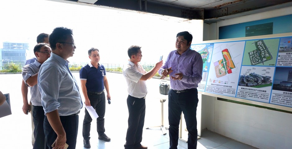 On August 26 of 2016, Vice Secretary General of Yunnan Province, Li Jiming, led the delegation of Yunnan Province of 15 people to visit the Industrial Park. 