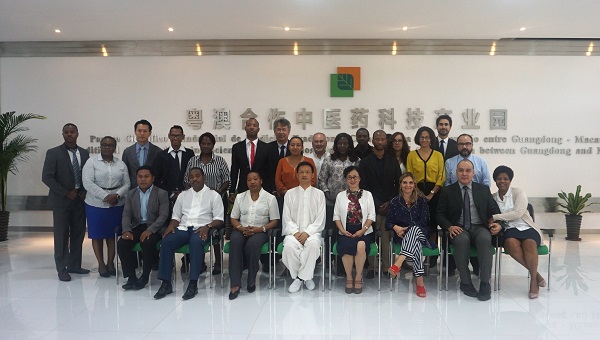 25 Representantes dos Países de Língua Portuguesa Participaram no Colóquio de Cooperação no domínio da Medicina Tradicional em Guangdong e Macau