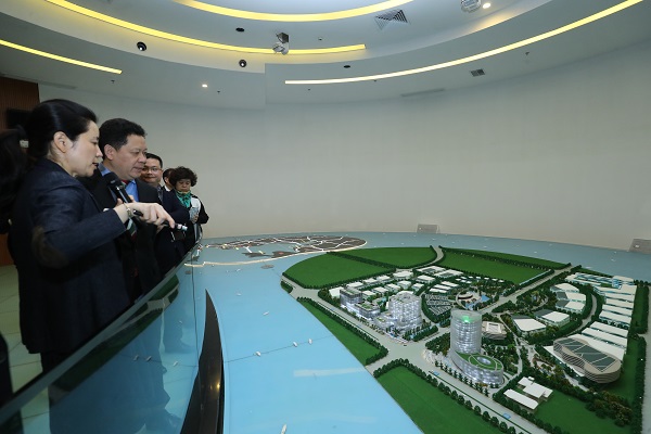 Yang Yuping, Vice-Governador da Província de Sichuan,<br/>  liderou uma delegação para visitar o GMTCM Parque