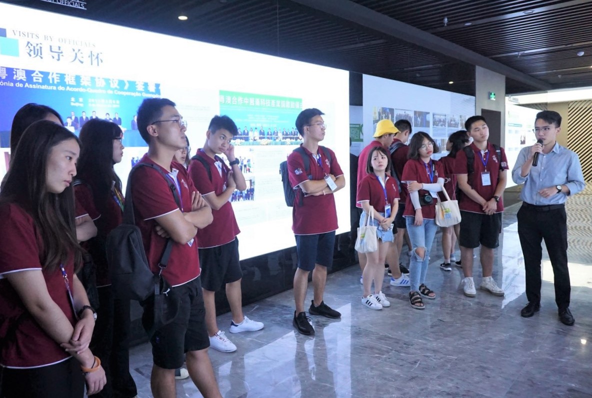 龙愿两岸青年交流计划参访团赴产业园参观交流