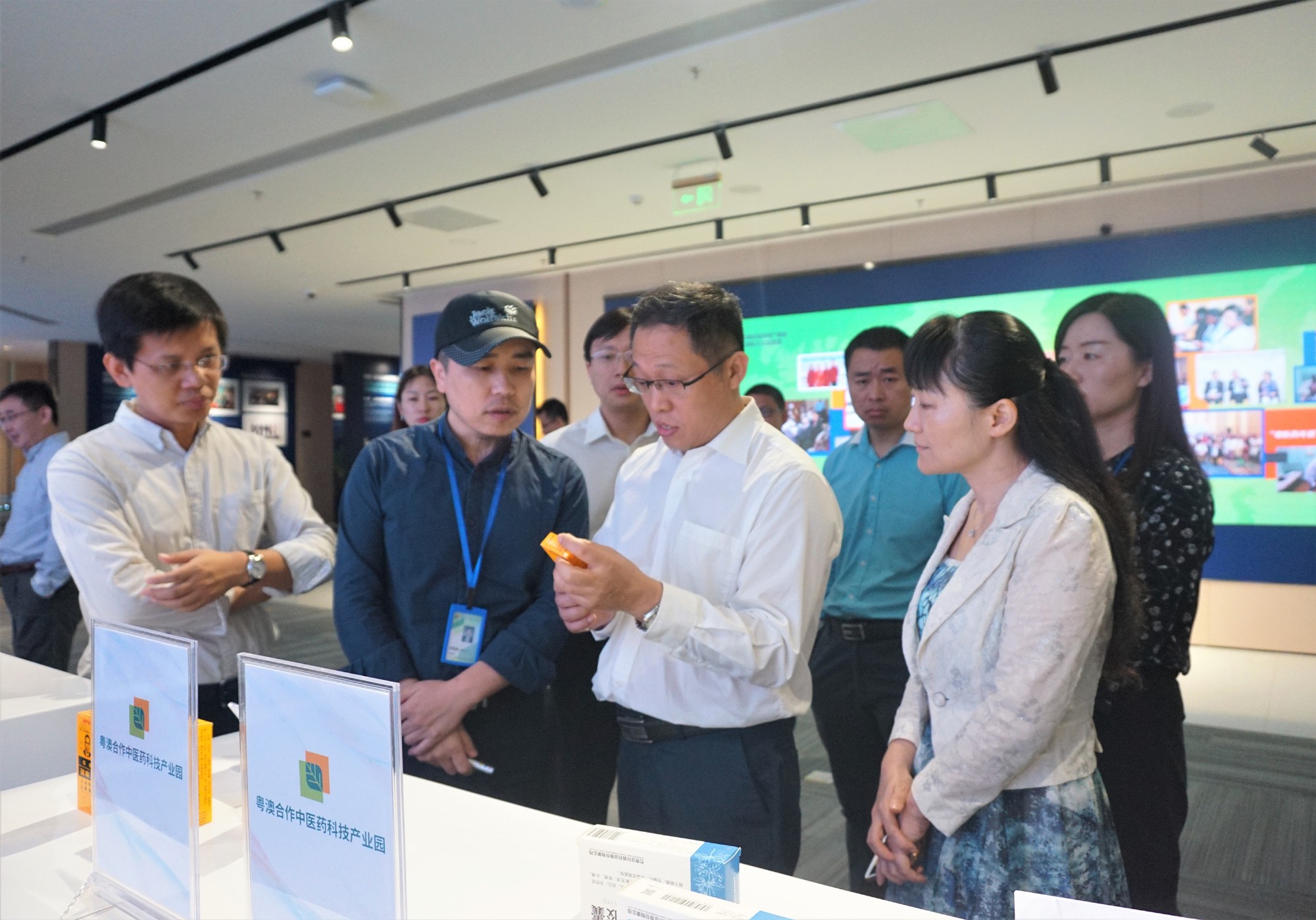 2018年10月25日，广东省委政策研究室副主任李彬在横琴新区管委会副主任邹桦陪同下到产业园考察调研，了解产业园规划建设、运营发展等方面的详细情况。