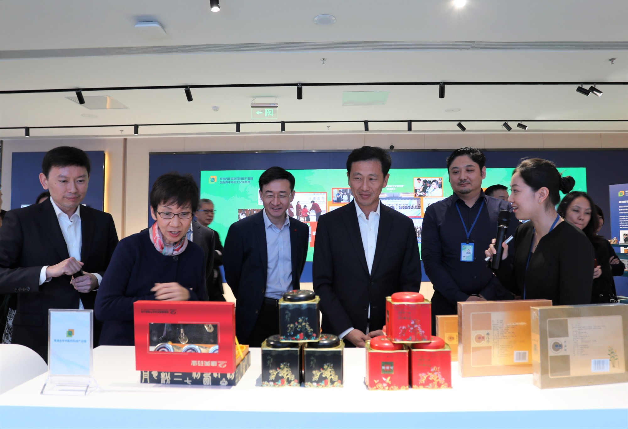 2018年12月5日，新加坡教育部长、新加坡-广东合作理事会新方联合主席王乙康一行23人，在珠海市政协副主席陈仁福、广东省省外事办副主任仓峰、珠海市外事局局长张梅生和横琴新区澳门事务局副局长李娟等陪同下，到产业园参观考察，了解产业园建设运营方面情况。