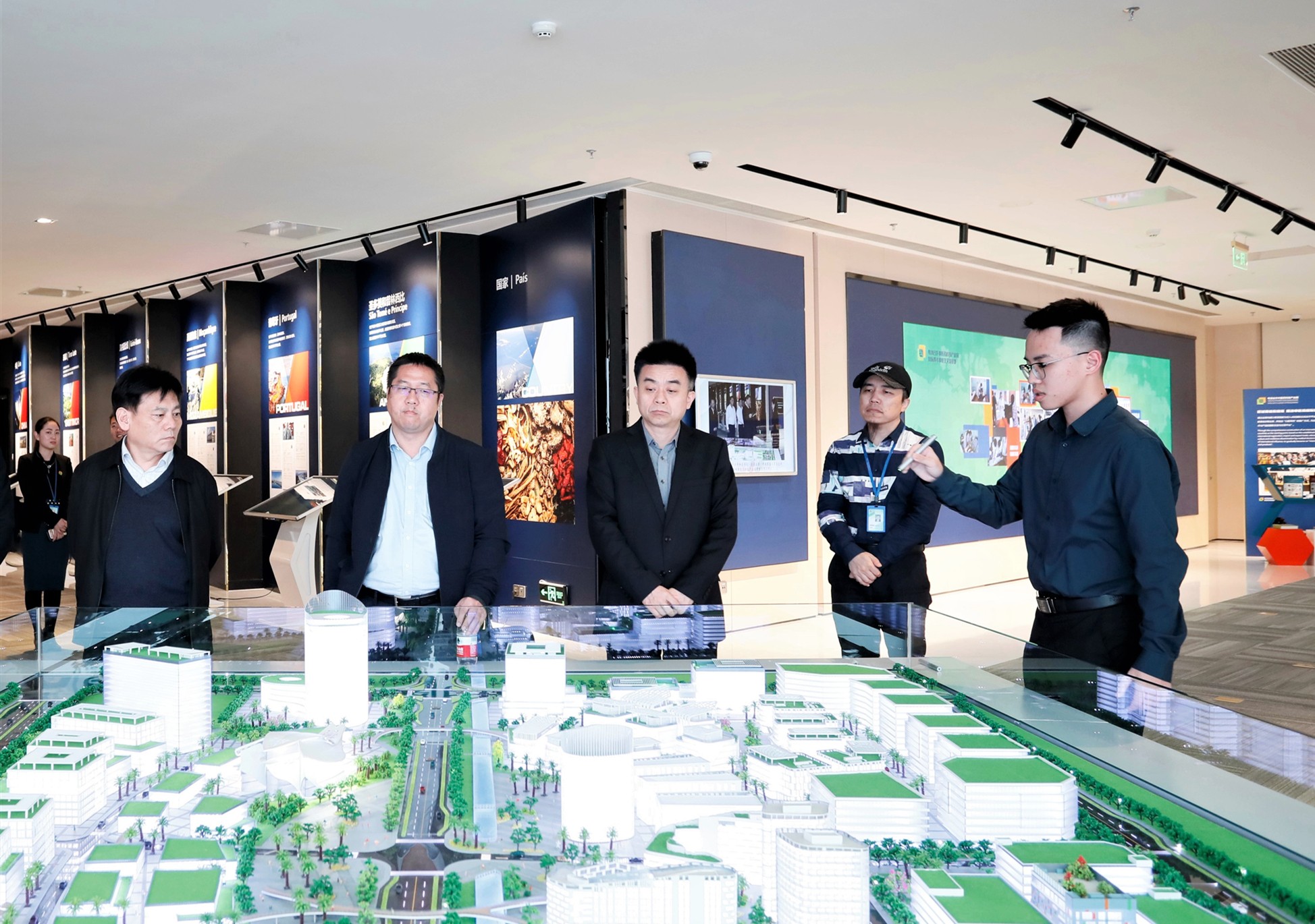 2019年3月1日，河南省开封市副市长刘震一行到产业园考察，详细了解了园区中医药产业发展情况。