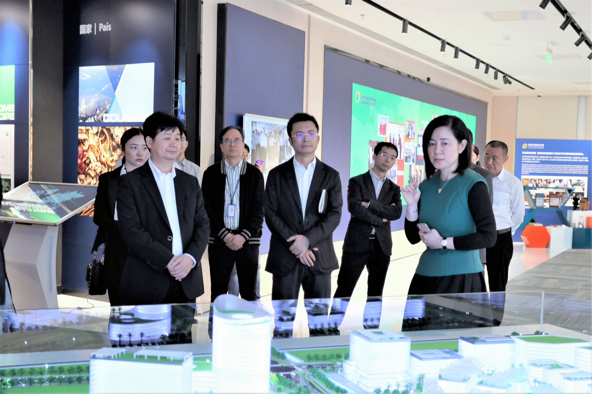 深圳市福田区委书记吕玉印到产业园参观考察