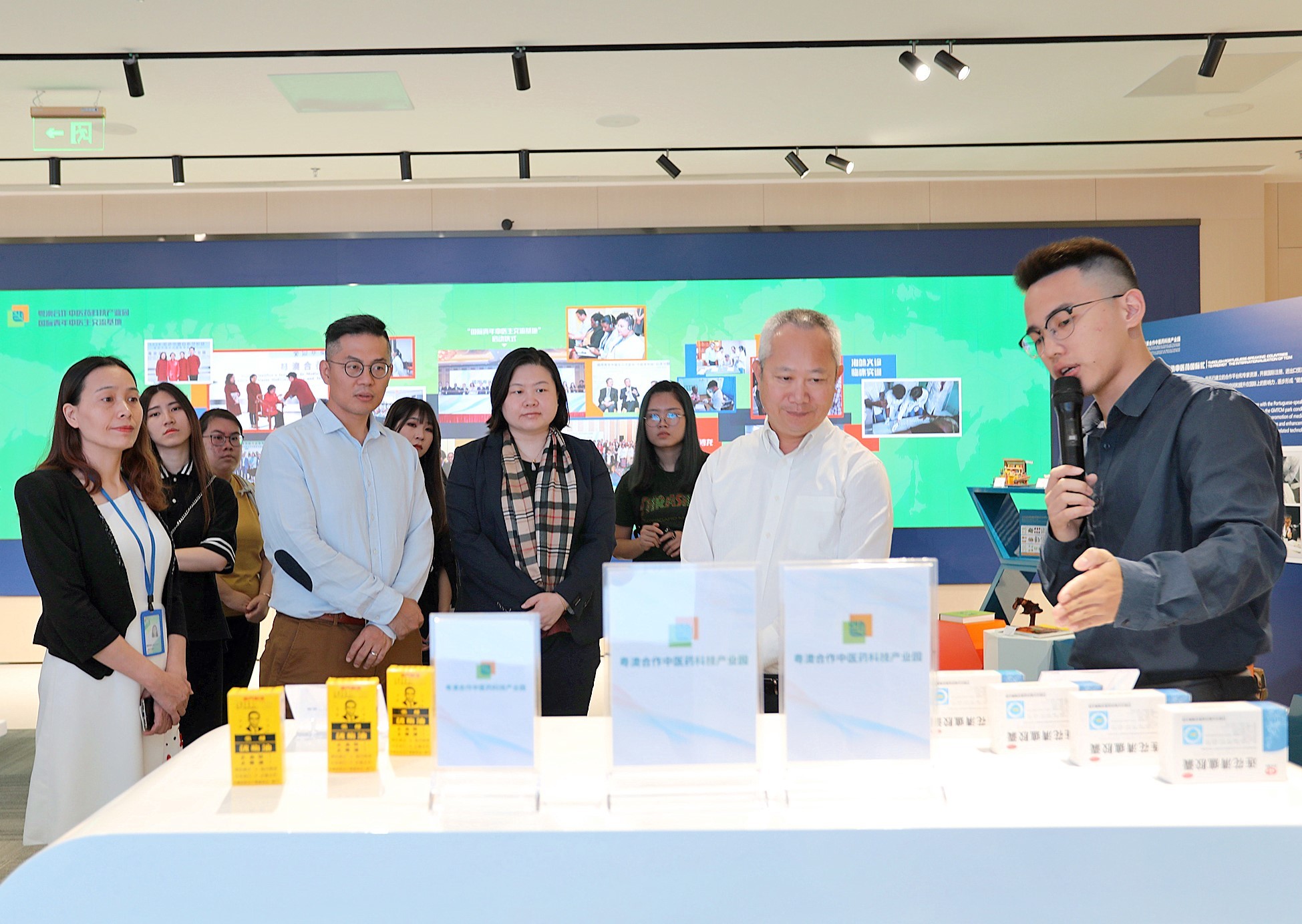 澳门发展策略研究中心会长萧志伟到产业园参观考察